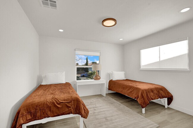 Building Photo - 7313 Cerro Negro Dr