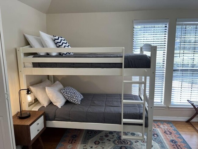 Building Photo - 501 Westbrook Dr