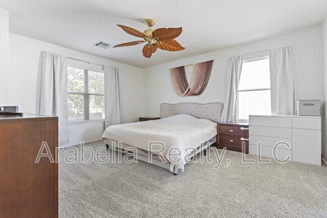 Building Photo - 9810 Moffitt Dr