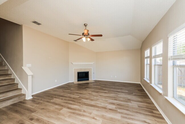 Building Photo - 1203 Hampton Dr
