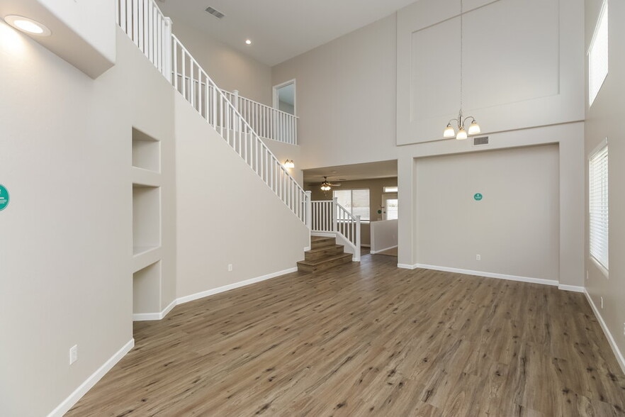 Building Photo - 1238 E Julian Dr