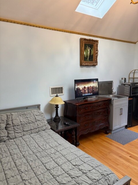 Building Photo - 9 Surrey Rd