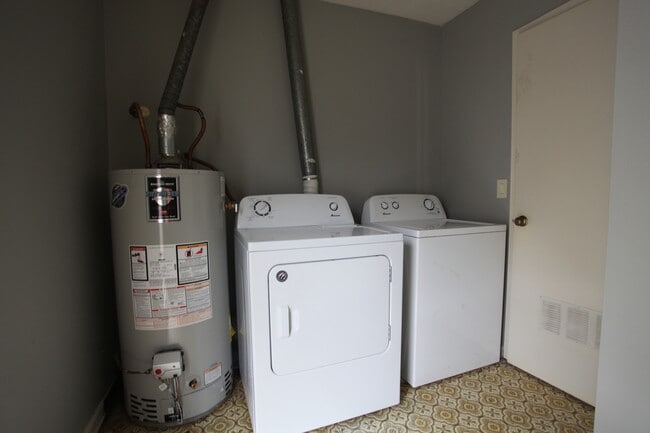 Building Photo - 2bed/1.5 bath on Pride Avenue Available for August 2026!