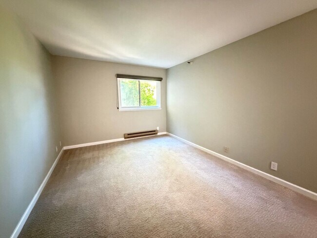 Building Photo - Updated 2BD/2BA Condo – Prime San Mateo Location!