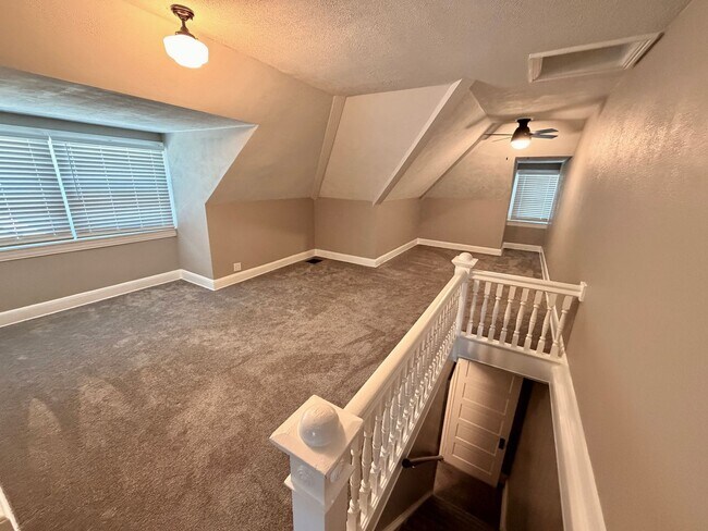 Building Photo - 1052 Edgar Avenue