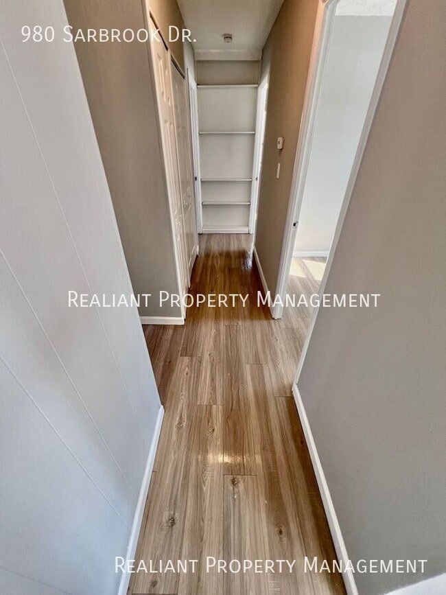 Building Photo - 980 Sarbrook Dr