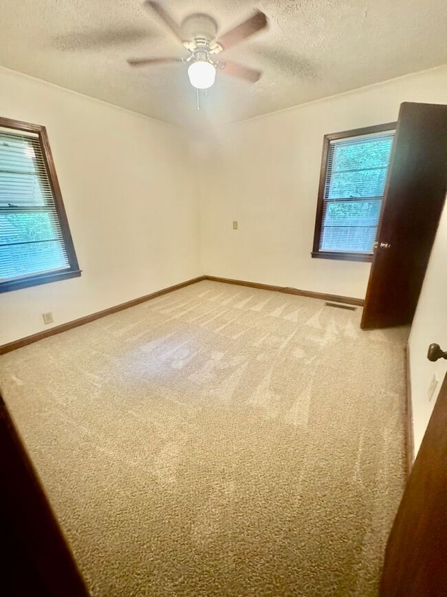 Building Photo - 2 Bedroom/1 Bath house on private 1.75 acres