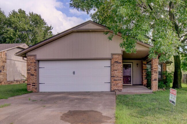Building Photo - Fantastic Broken Arrow property now up for rent