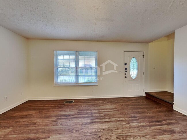 Building Photo - 200 Priest View Dr