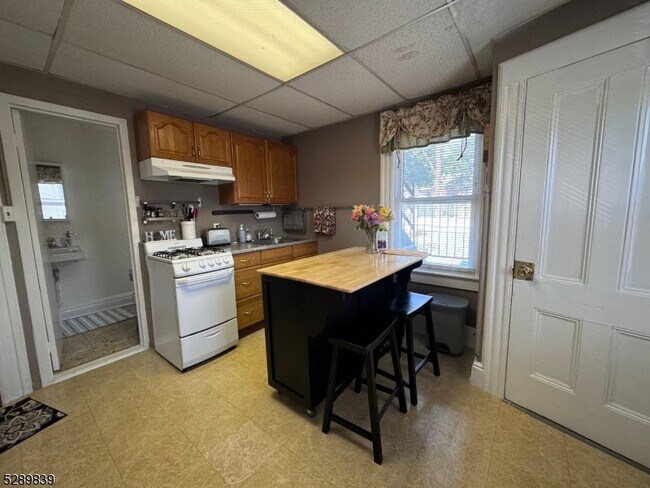 Building Photo - 14 Cottage Pl