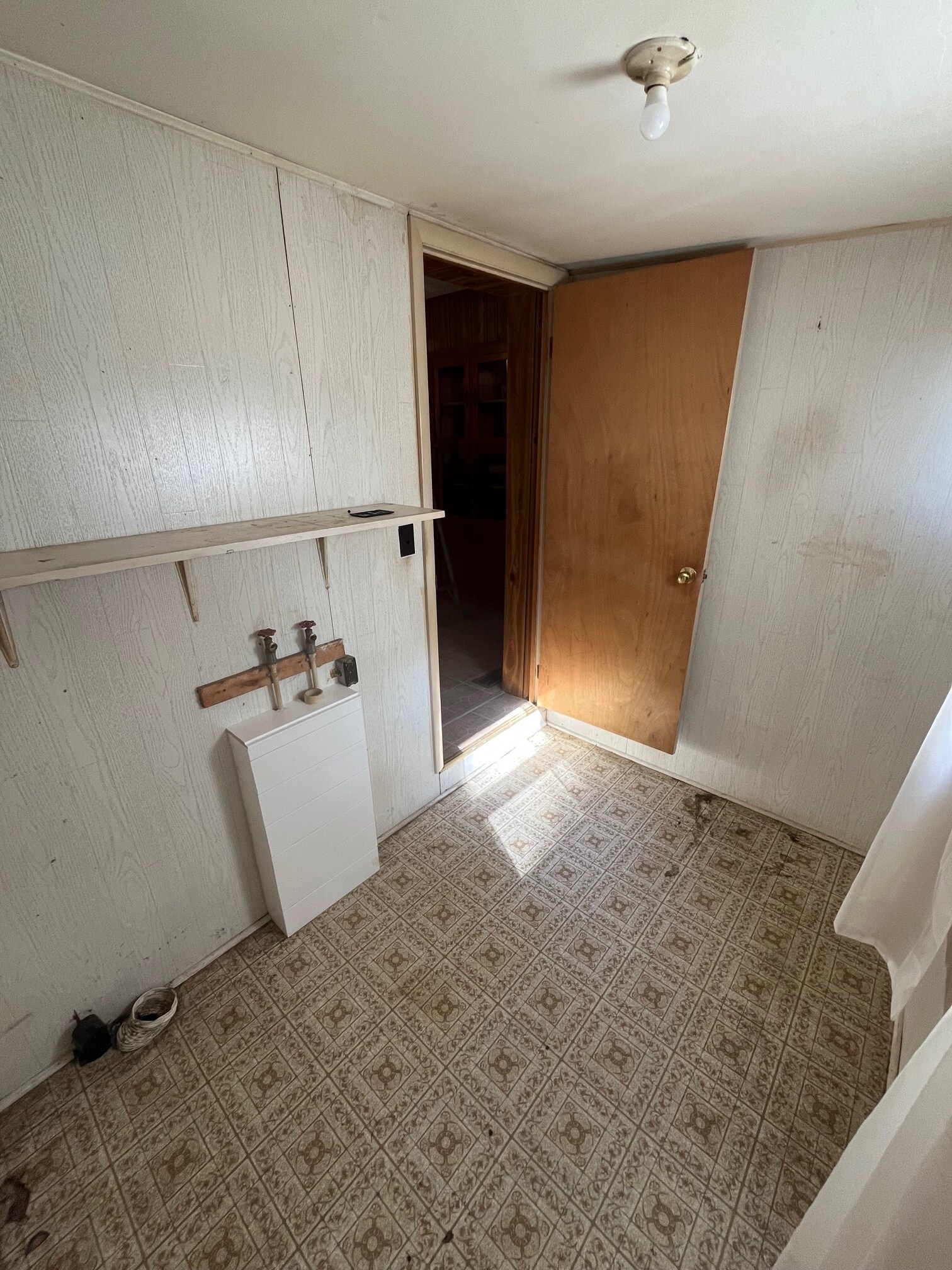 laundry room - 307 Forest Hills Dr