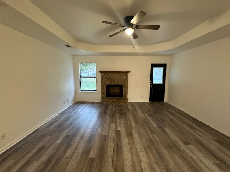 Building Photo - 2604 Lazy Ridge Dr