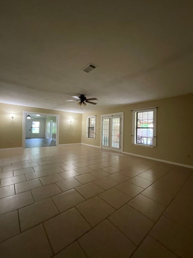 Building Photo - 106 Burnley Dr