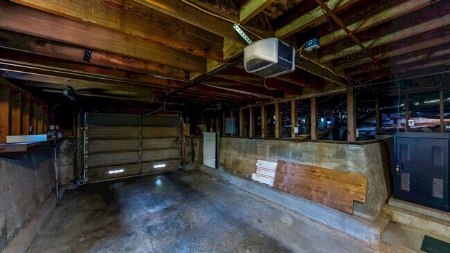 Building Photo - 4560 Sullivan Ct