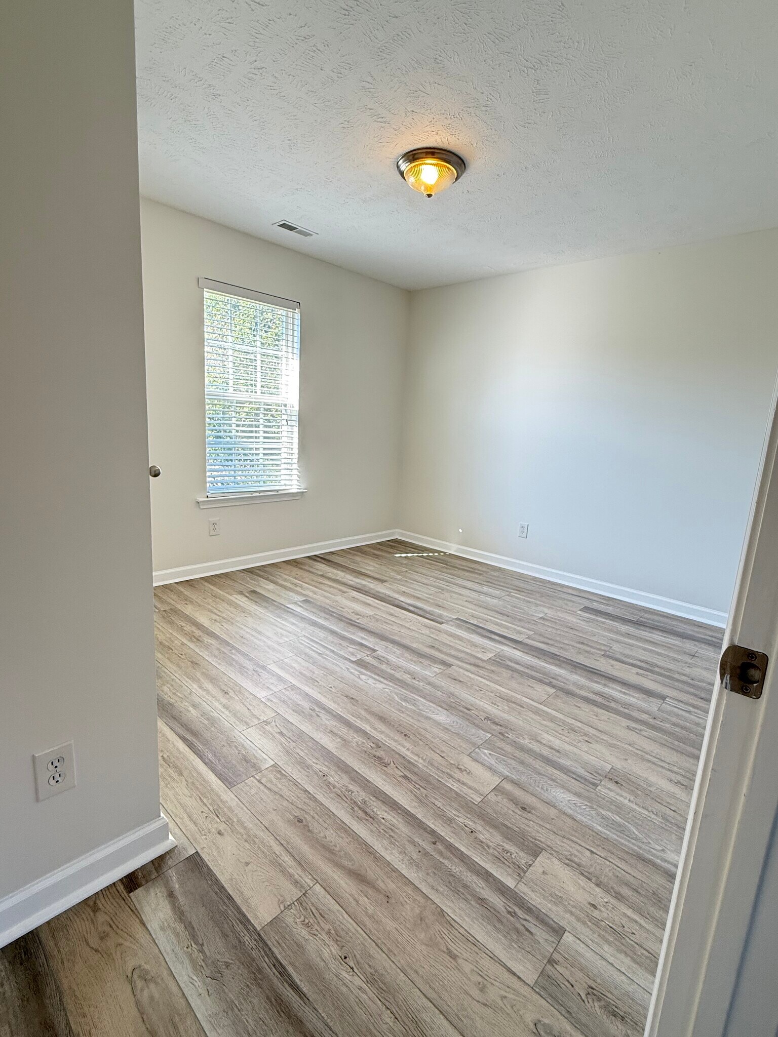 Room #1 - 406 Silver Lakes Ct