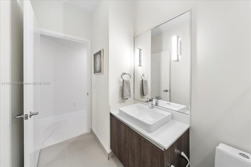 Building Photo - 455 NE 39th St