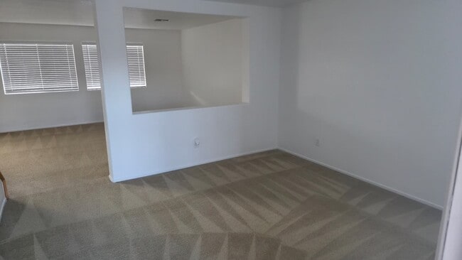 Building Photo - 316 Jackrabbit Dr