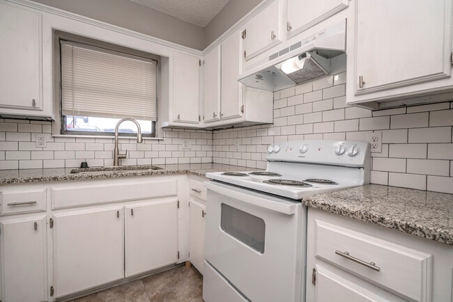 Building Photo - 932/934 SW 62nd St