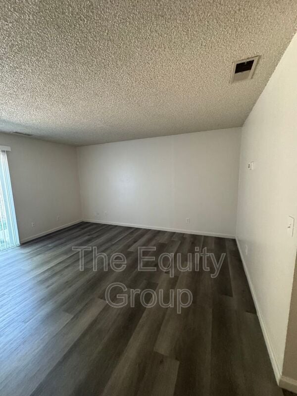 Building Photo - 402 N West St