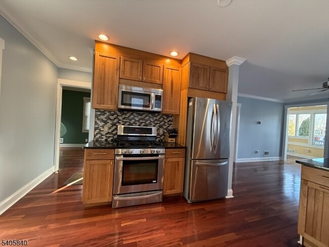 Building Photo - 40 W Shore Rd