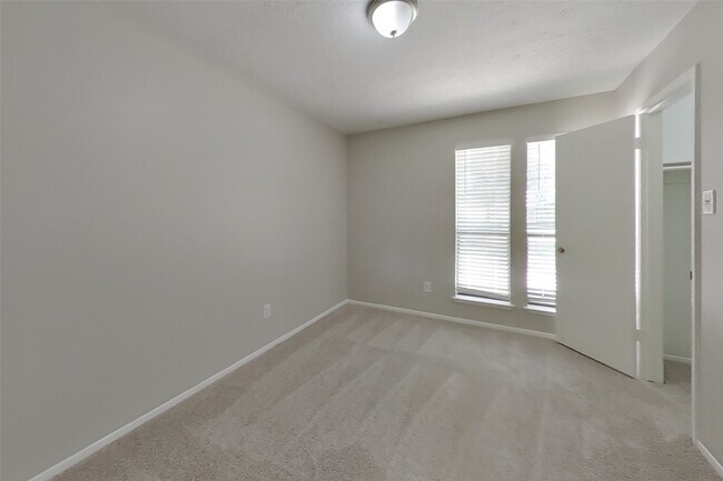 Building Photo - 3619 Maple Glen Dr