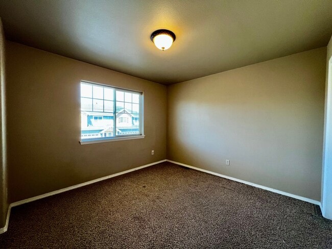 Building Photo - 636 S 36th Ave