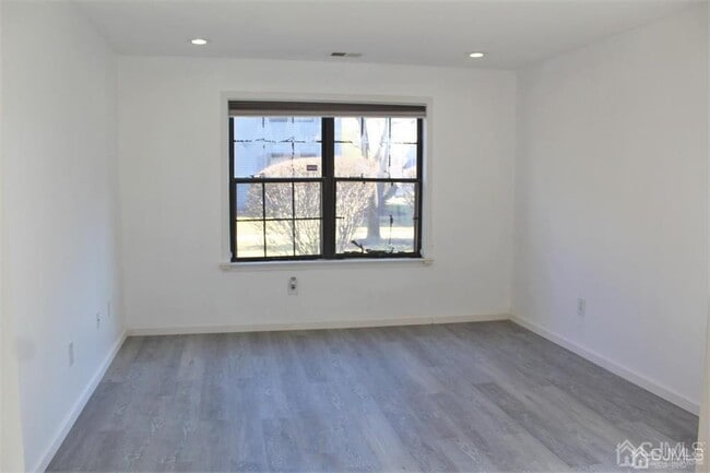 Building Photo - 1003 Woodhaven Dr