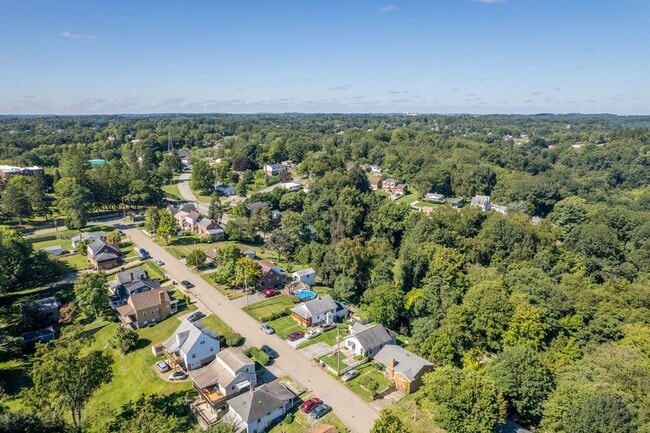 Building Photo - AVAILABLE NOW, DON'T MISS THIS UPDATED 3 B...
