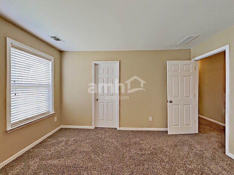 Building Photo - 1830 Madrid Falls Dr