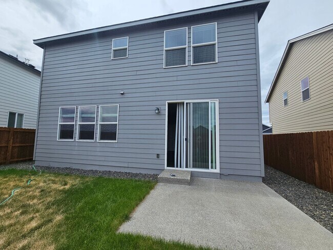 Building Photo - Modern 4-Bed Home for Rent