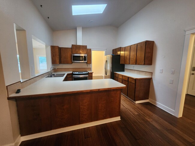 Building Photo - Freshly Updated 1-Story Home for Rent in W...