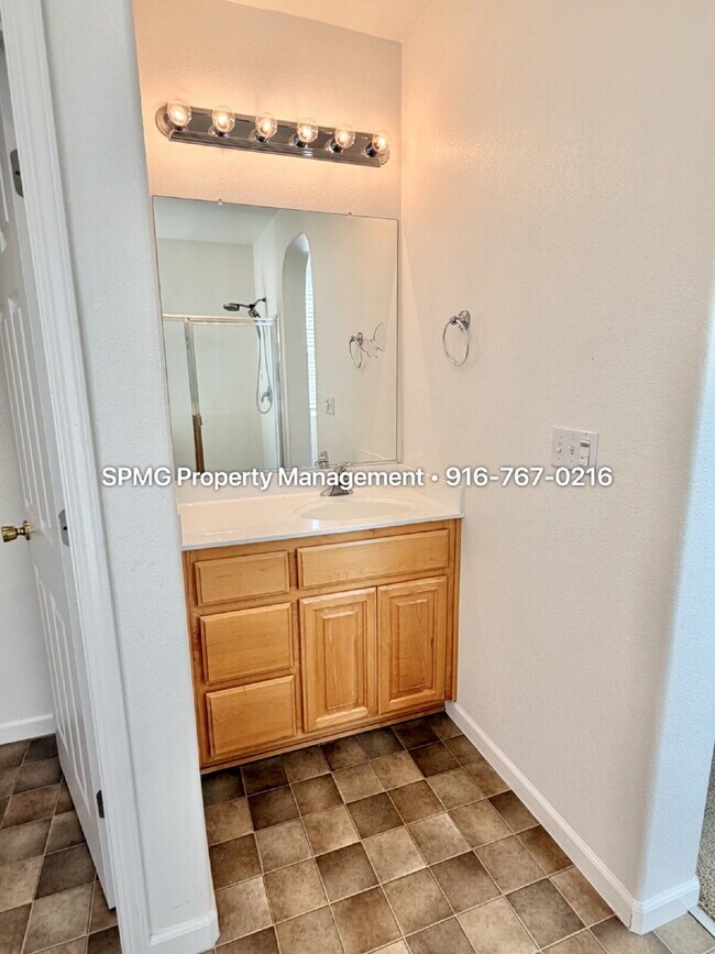 Building Photo - Beautifully Maintained 3 Bed / 2.5 Bath Home in South Natomas — New Appliances & Community Amenit...