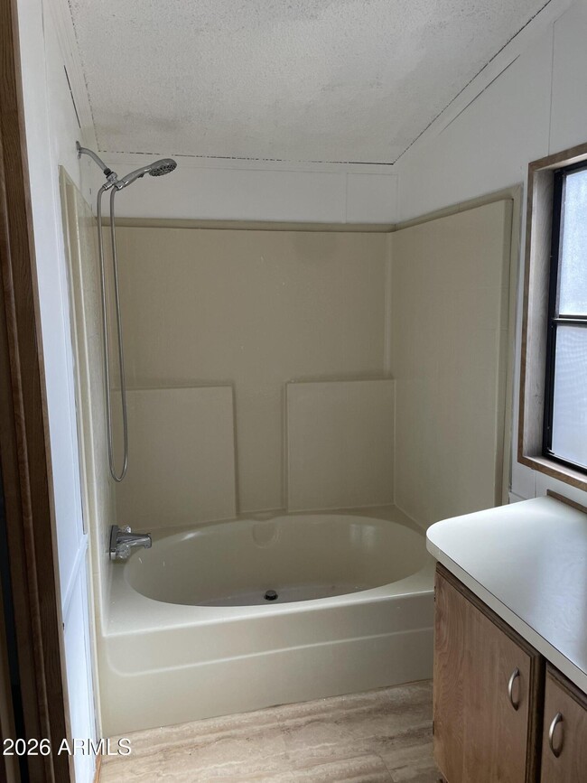 Building Photo - 415 E Villa Theresa Dr