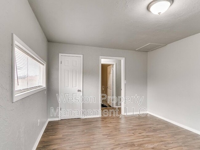 Building Photo - 5721 SE 8th St