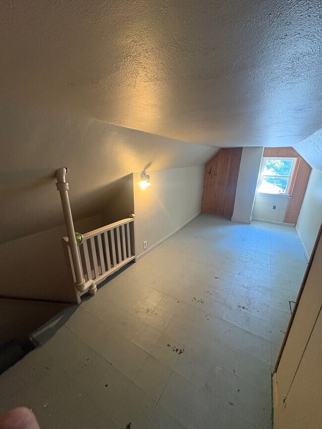 Building Photo - 2 Bedroom 2 bath home with outdoor space - MOVE IN SPECIAL 50% off first month's rent