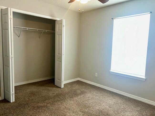 Building Photo - 218 Trish Dr