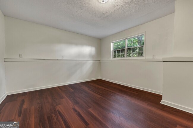 Building Photo - 1510 Twin Manor Dr