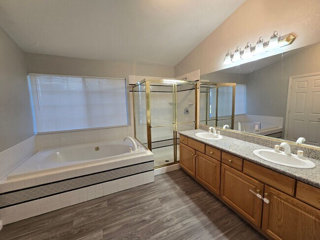 Building Photo - 6325 N Juliano Rd