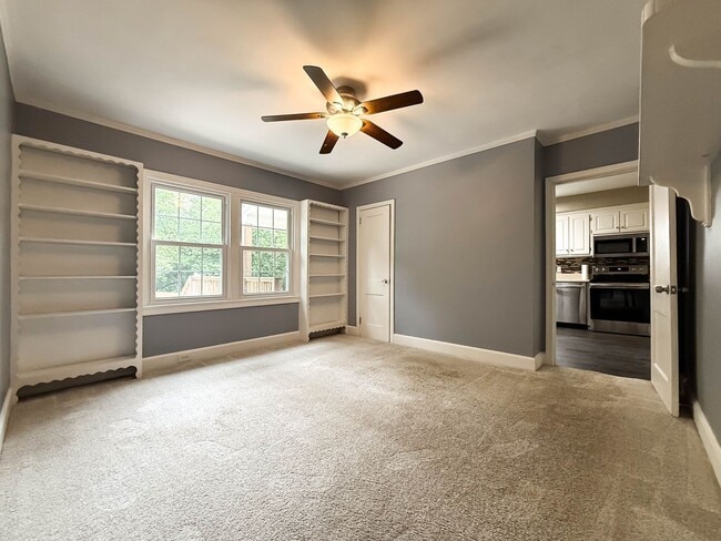 Building Photo - 2515 Camille Dr