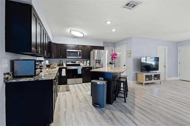 Building Photo - 5408 Birch Dr