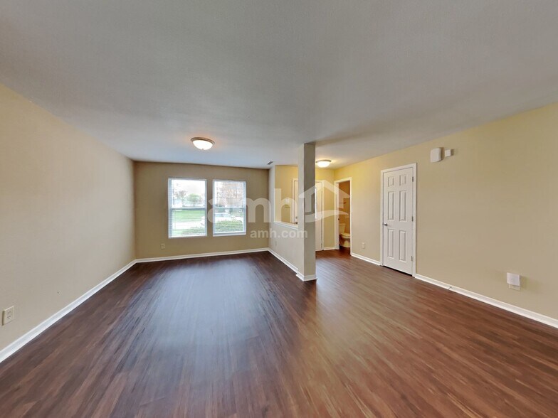 Building Photo - 10522 McClain Dr