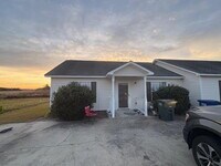 Building Photo - "Charming 2-Bed, 2-Bath Duplex Retreat in Ayden – Spacious 1024 Sq Ft Living at 4684 Weyhauser Rd!"