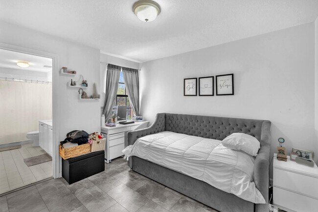 Building Photo - 16389 SW 31st St