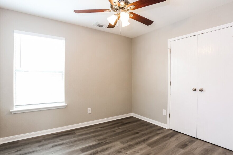 Building Photo - 15510 Miller House Ln