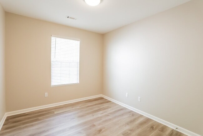 Building Photo - 5480 Sierra Trl