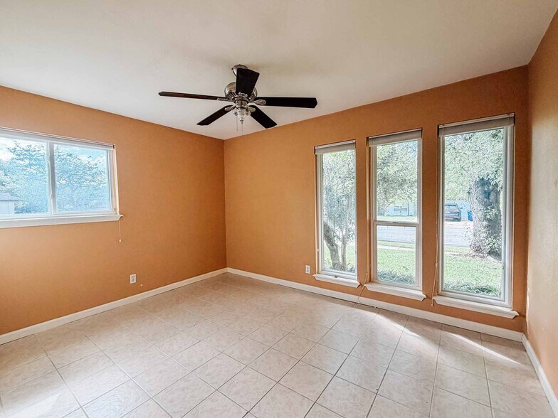 Building Photo - 5807 Burnhill Dr
