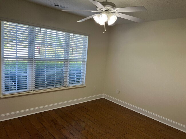 Building Photo - 154 Regency Dr