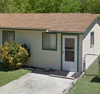 Building Photo - 907-909 JR Ct