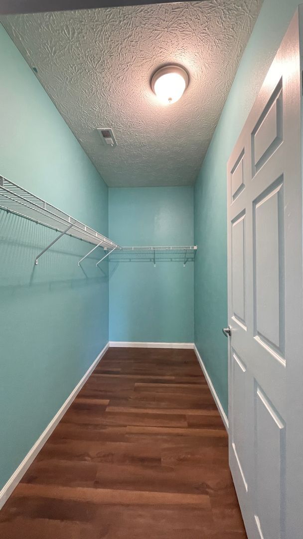 Building Photo - LEXINGTON FARMS...3 Bedroom 2 Bath
