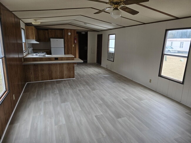 Building Photo - 472 Ruben Wells Rd